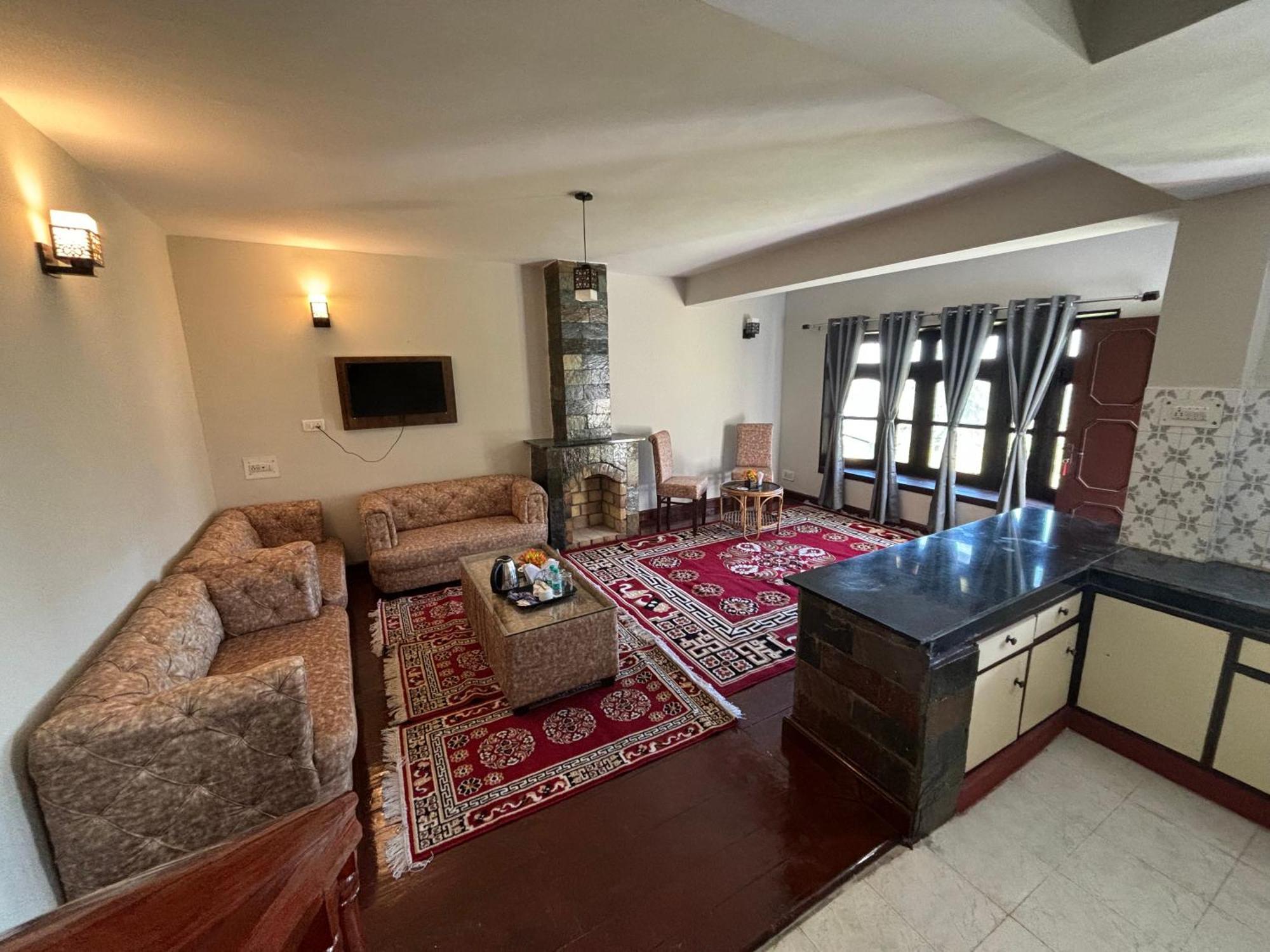 Kumaon Roop Resort Near Kainchi Dham 奈尼塔尔 外观 照片
