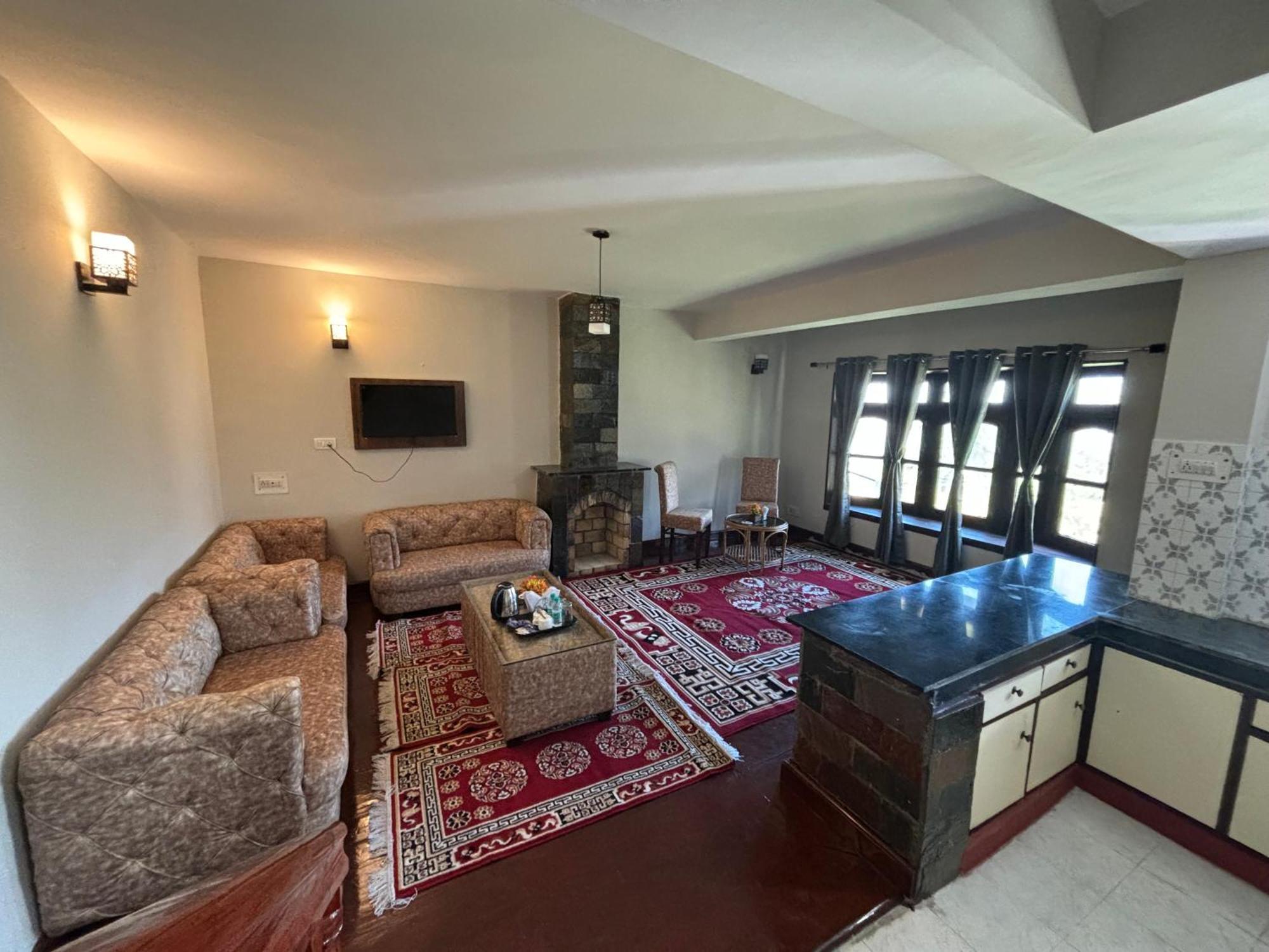 Kumaon Roop Resort Near Kainchi Dham 奈尼塔尔 外观 照片