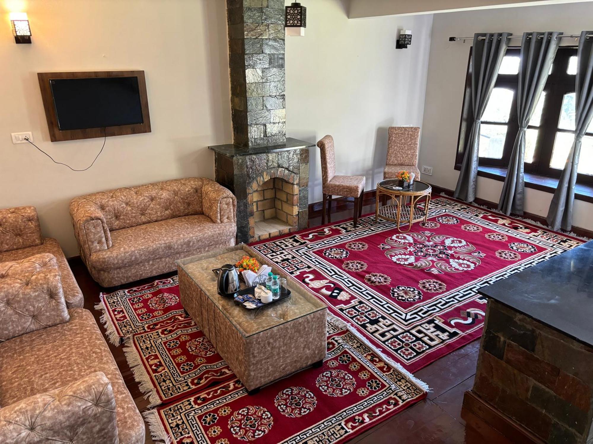 Kumaon Roop Resort Near Kainchi Dham 奈尼塔尔 外观 照片