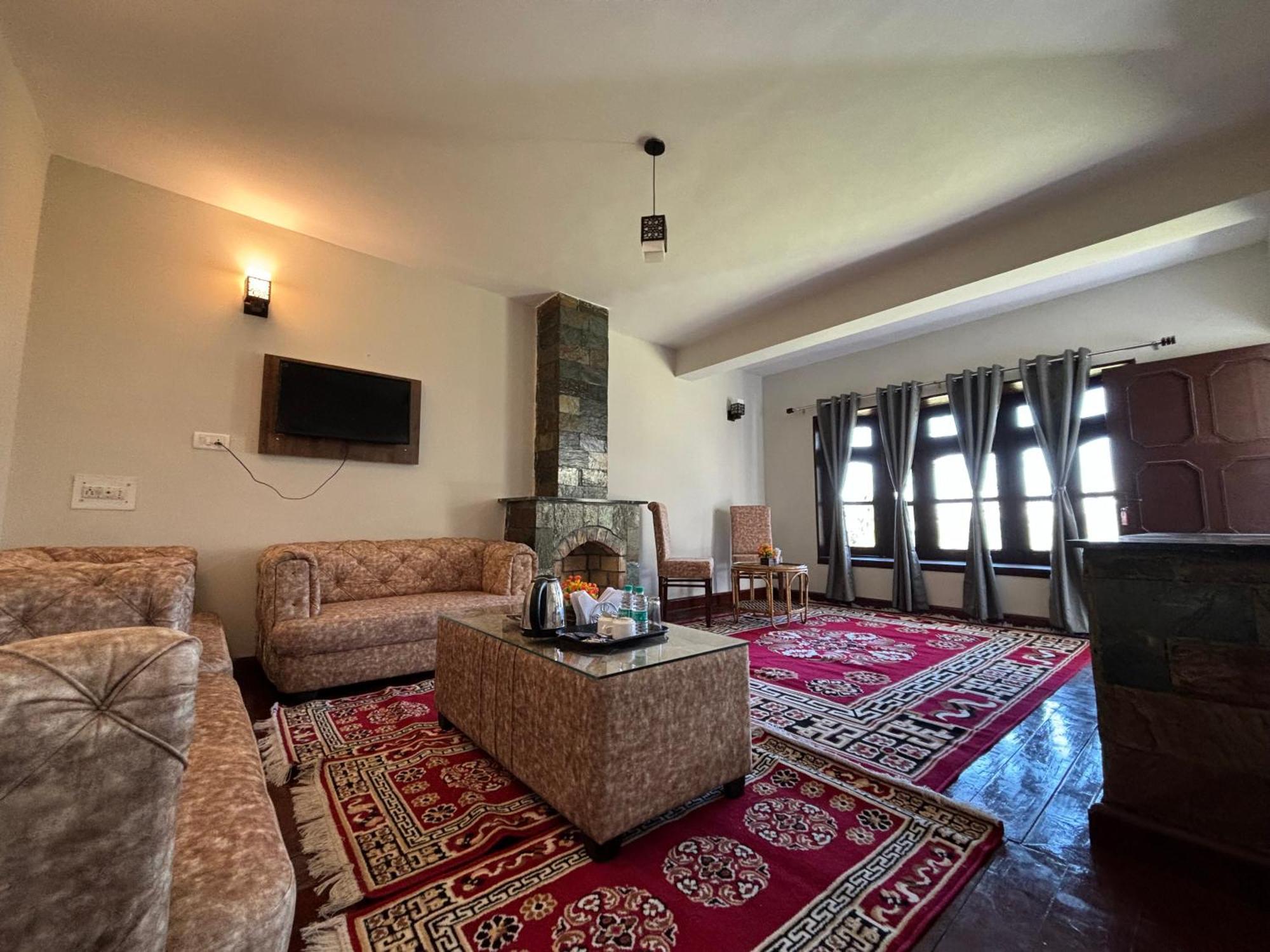 Kumaon Roop Resort Near Kainchi Dham 奈尼塔尔 外观 照片